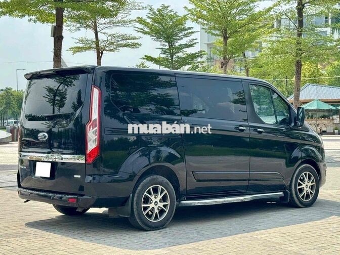 Ford Turneo Titanium 9 chỗ Tự động Việt Nam Đen