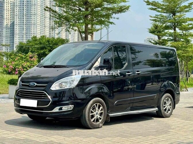 Ford Turneo Titanium 9 chỗ Tự động Việt Nam Đen