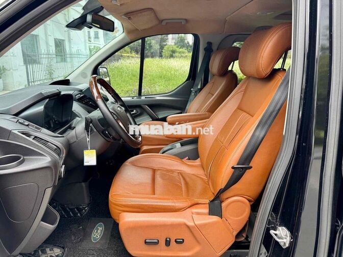 Ford Turneo Titanium 9 chỗ Tự động Việt Nam Đen