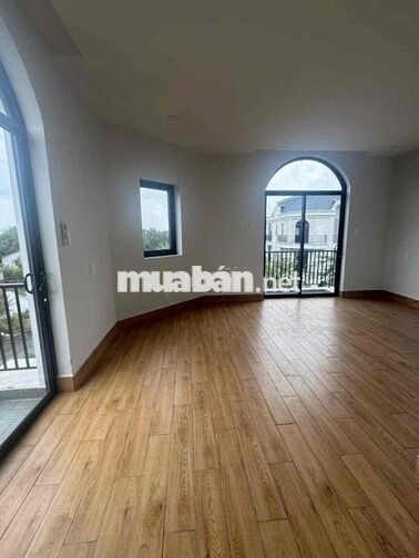 CHO THUÊ CĂN GÓC 2 mặt tiền. Giá 13triệu/tháng