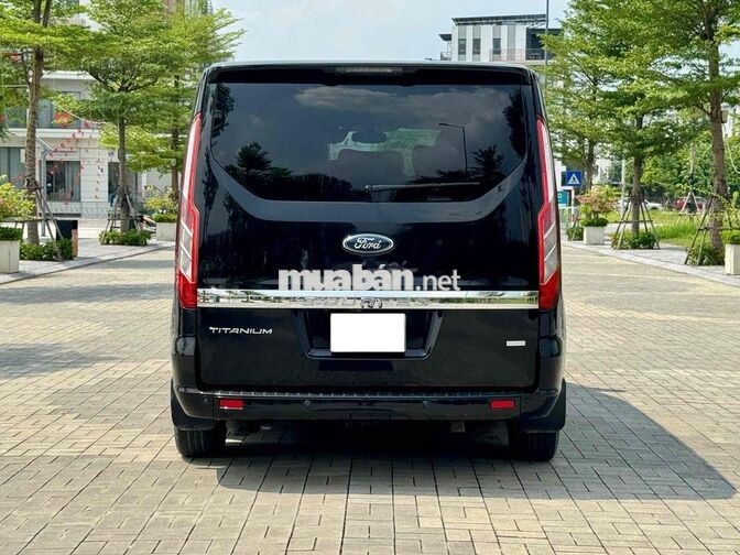 Ford Turneo Titanium 9 chỗ Tự động Việt Nam Đen