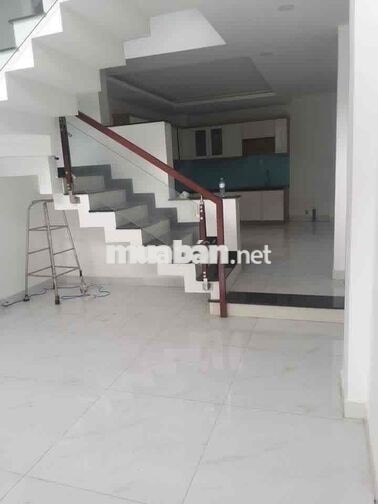 cần bán gấp căn nhà phố ngã 3 chợ đường
