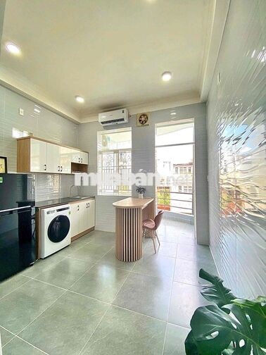 Cho thuê căn hộ 1PN tách bếp, ban công siêu rộng, máy giặt riêng tại T