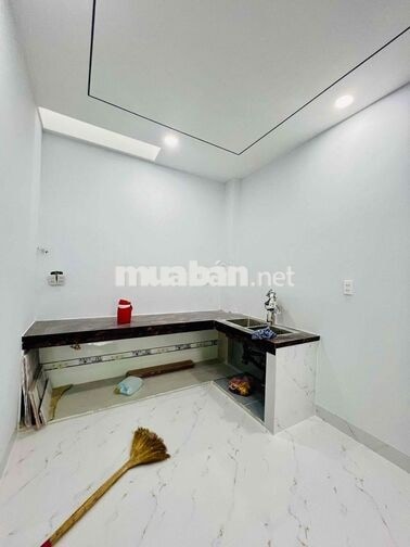 Cho Thuê Nhà Mới Sạch Sẻ 1Trệt 1Lầu 2Pn 2Wc Có Kệ Tủ Bếp Hẻm Xe Tải