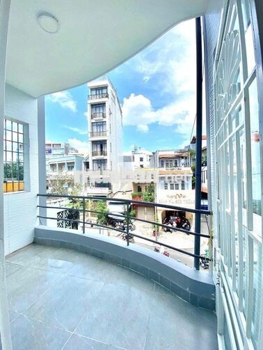 Cho thuê căn hộ 1PN tách bếp, ban công siêu rộng, máy giặt riêng tại T
