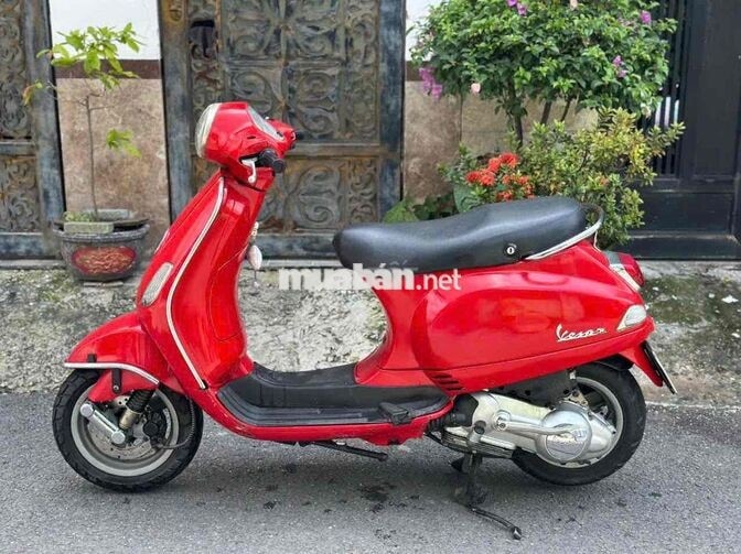 Piaggio Vespa LX125 Đỏ, biển số thành phố