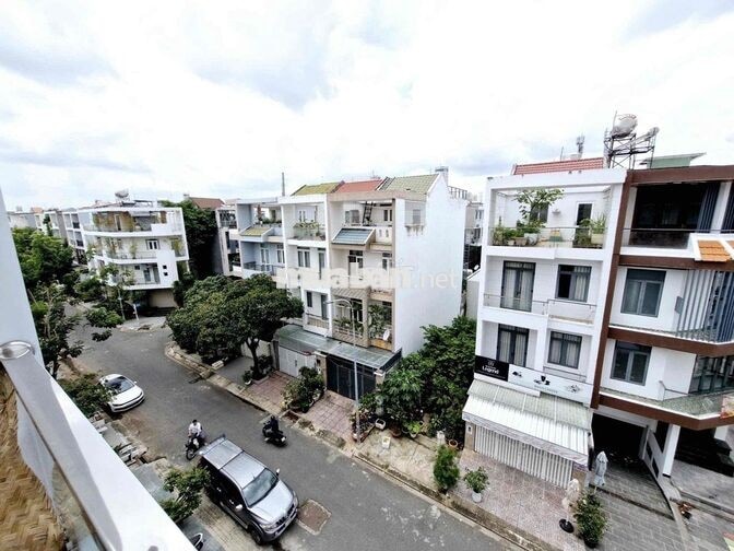 bán gấp nhà kdc Phước Kiển A (4 lầu ) 5x18 cạnh căn góc giá 12 tỷ