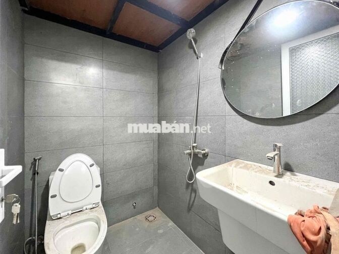 PHÒNG TRỌ KHÔNG GÁC, SẴN MÁY LẠNH MỚI 100%, Ở LIỀN, CÓ THANG MÁY