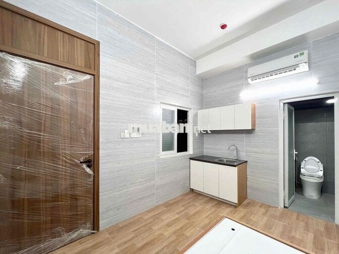 PHÒNG TRỌ KHÔNG GÁC, SẴN MÁY LẠNH MỚI 100%, Ở LIỀN, CÓ THANG MÁY