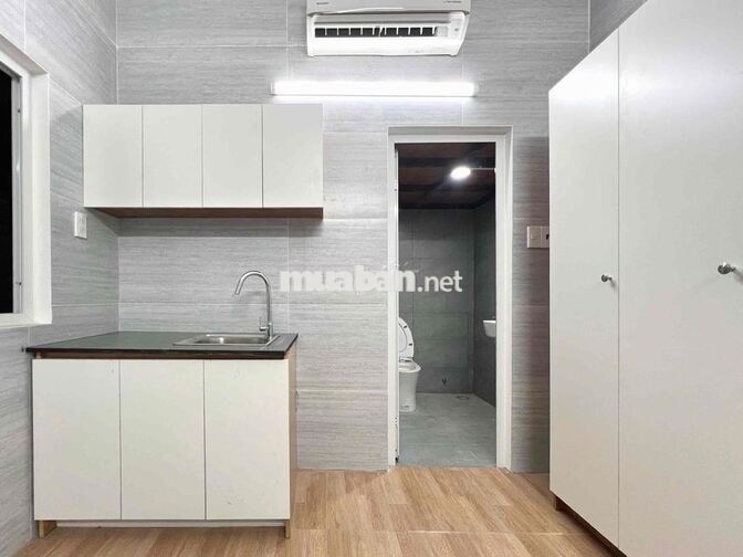 PHÒNG TRỌ KHÔNG GÁC, SẴN MÁY LẠNH MỚI 100%, Ở LIỀN, CÓ THANG MÁY