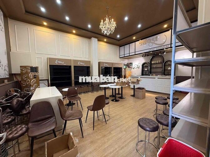 NHÀ 3 TẦNG MT PHẠM VĂN ĐỒNG , DT:250m2 , DTSD:750m2