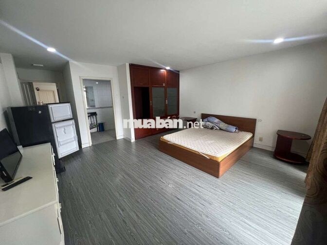 căn hộ bancol siu bự full nội thất 