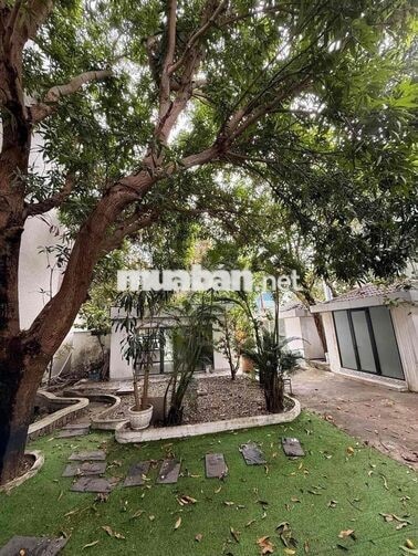 NHÀ BIỆT THỰ 2 TẦNG MT CHẾ LAN VIÊN DT:1000m2