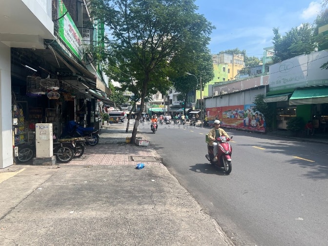 Nhà nguyên căn 4 lầu giao nhà ngay