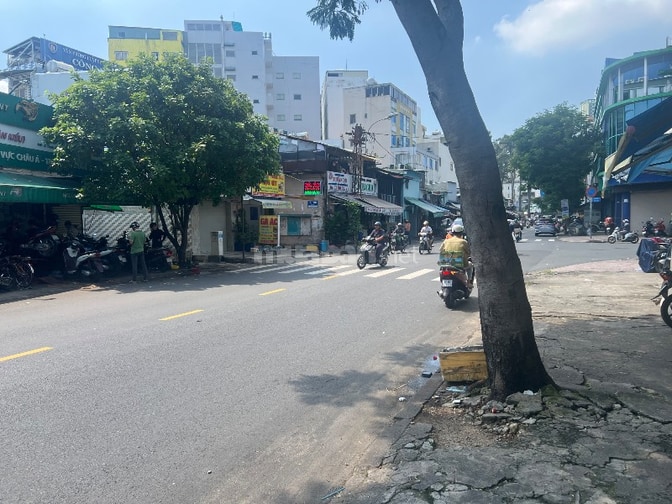 Nhà nguyên căn 4 lầu giao nhà ngay