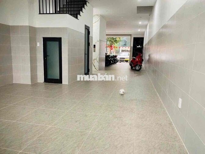 Văn phòng rộng rãi, yên tĩnh, phù hợp với đại diện công ty