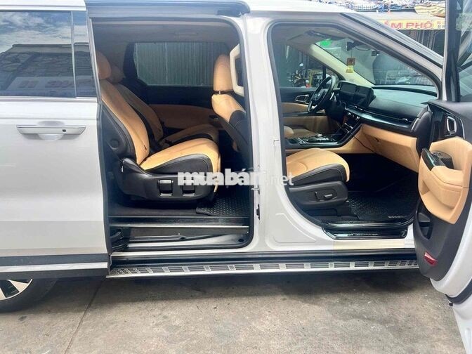 Kia Carnival 7 chỗ Trắng
