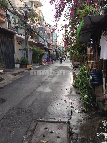 BÁN NHÀ LỚN. 8,1m-37m, DTTRỆT: 305m, DTSD: 500m, một lầu đúc