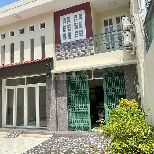 BÁN NHÀ LỚN. 8,1m-37m, DTTRỆT: 305m, DTSD: 500m, một lầu đúc