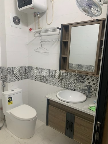 Cho thuê nhà tầng 3 ngõ 32 An Dương, Tây Hồ, Hà Nội, đầy đủ đồ