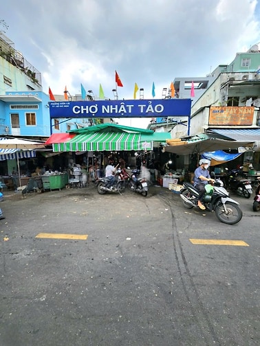 NHÀ 3 TẦNG LÔ GÓC VỊ TRÍ KINH DOANH - SAU CĂN MẶT TIỀN CHỢ NHẬT TẢO