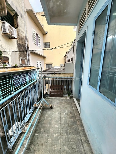 NHÀ 3 TẦNG LÔ GÓC VỊ TRÍ KINH DOANH - SAU CĂN MẶT TIỀN CHỢ NHẬT TẢO