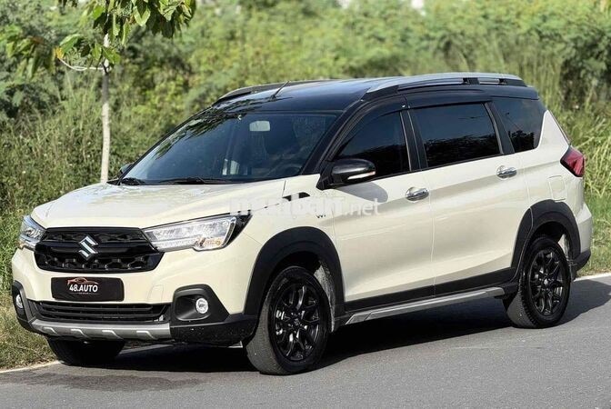 Suzuki XL7 Hybrid 2025 Trắng ngà - đen 8.300km