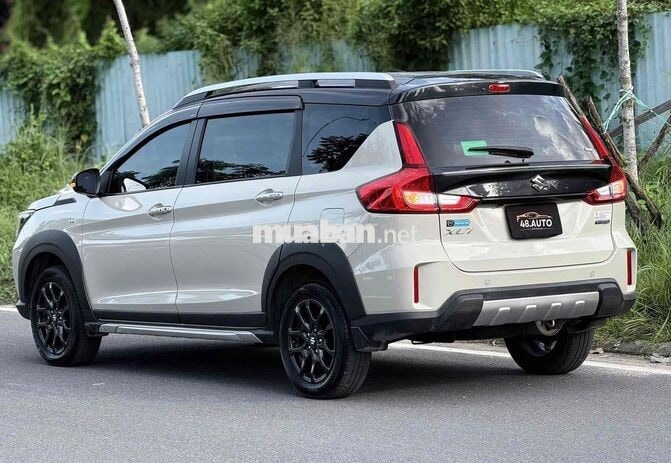 Suzuki XL7 Hybrid 2025 Trắng ngà - đen 8.300km