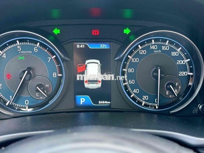 Suzuki XL7 Hybrid 2025 Trắng ngà - đen 8.300km