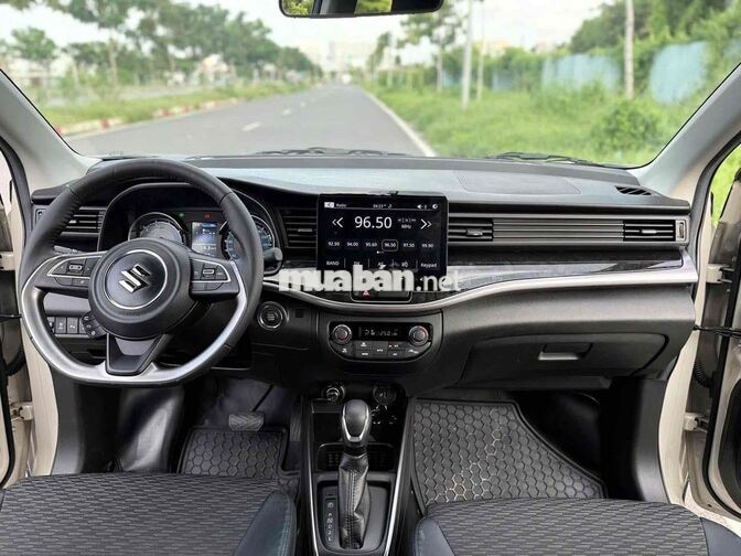 Suzuki XL7 Hybrid 2025 Trắng ngà - đen 8.300km