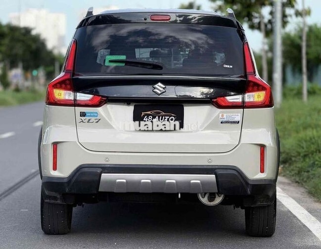 Suzuki XL7 Hybrid 2025 Trắng ngà - đen 8.300km