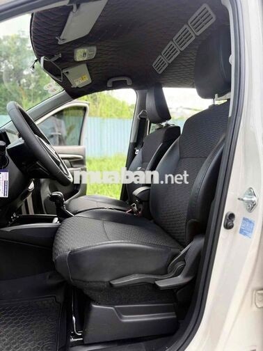 Suzuki XL7 Hybrid 2025 Trắng ngà - đen 8.300km