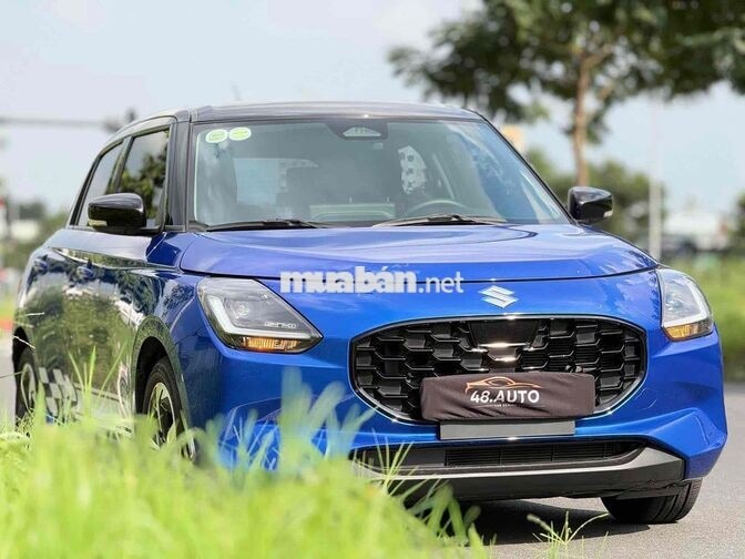 Suzuki Swift Hybrid 2025 Xanh nóc đen 8.900 km