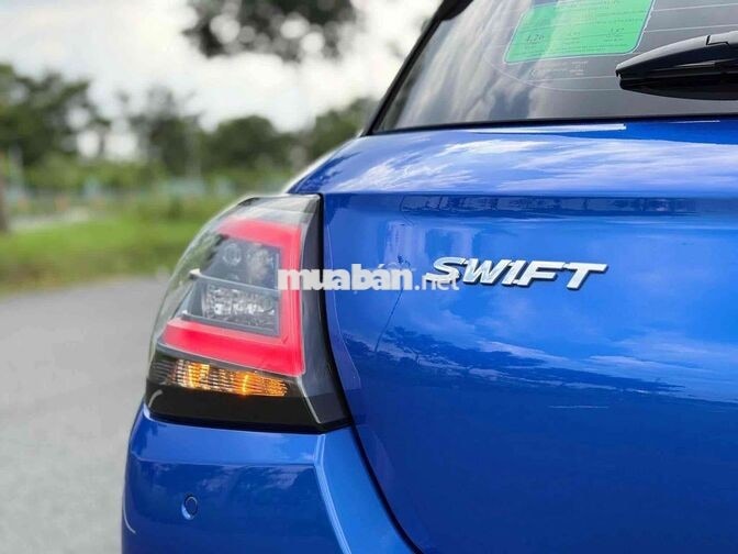 Suzuki Swift Hybrid 2025 Xanh nóc đen 8.900 km