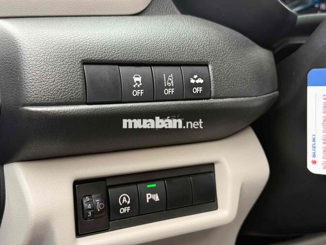 Suzuki Swift Hybrid 2025 Xanh nóc đen 8.900 km