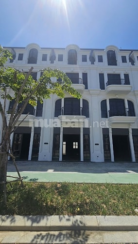 VINHOMES GREEN PARADISE NƠI ĐÁNG SỐNG, ĐẲNG CẤP NGHĨ DƯỠNG.