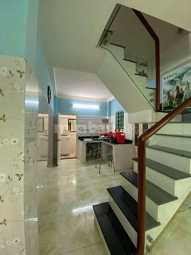Sát vách Q1 - Nhà 2 tầng vô ở ngay. Chỉ 3,8 tỷ tl