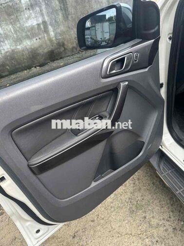 Ford Everest Titanium Trắng Tự động 160168 km