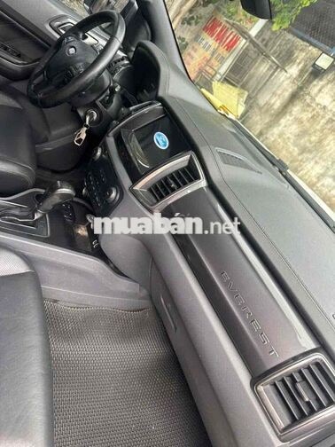 Ford Everest Titanium Trắng Tự động 160168 km