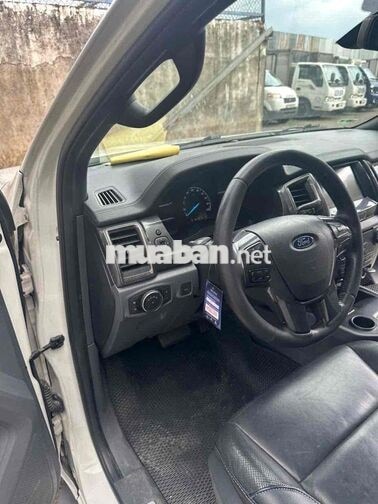Ford Everest Titanium Trắng Tự động 160168 km