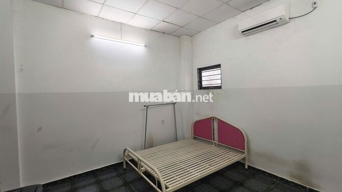 Phòng trọ nội thất cơ bản máy lạnh tủ lạnh