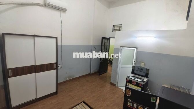 Phòng trọ nội thất cơ bản máy lạnh tủ lạnh