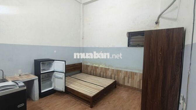 Phòng trọ nội thất cơ bản máy lạnh tủ lạnh