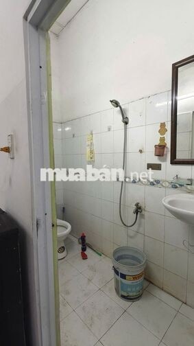 Phòng trọ nội thất cơ bản máy lạnh tủ lạnh