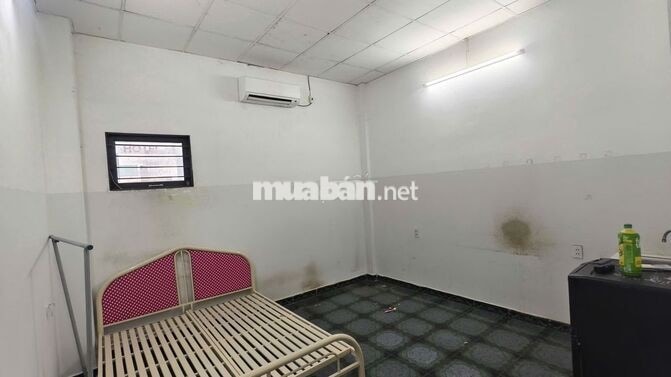 Phòng trọ nội thất cơ bản máy lạnh tủ lạnh