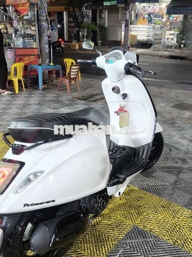 Piaggio Vespa Trắng Việt Nam