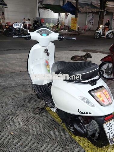 Piaggio Vespa Trắng Việt Nam