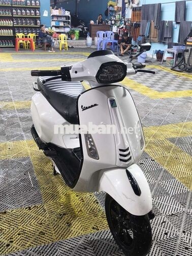 Piaggio Vespa Trắng Việt Nam