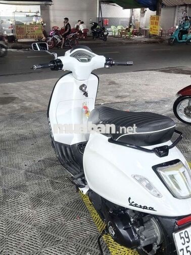 Piaggio Vespa Trắng Việt Nam