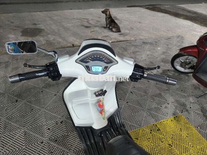 Piaggio Vespa Trắng Việt Nam